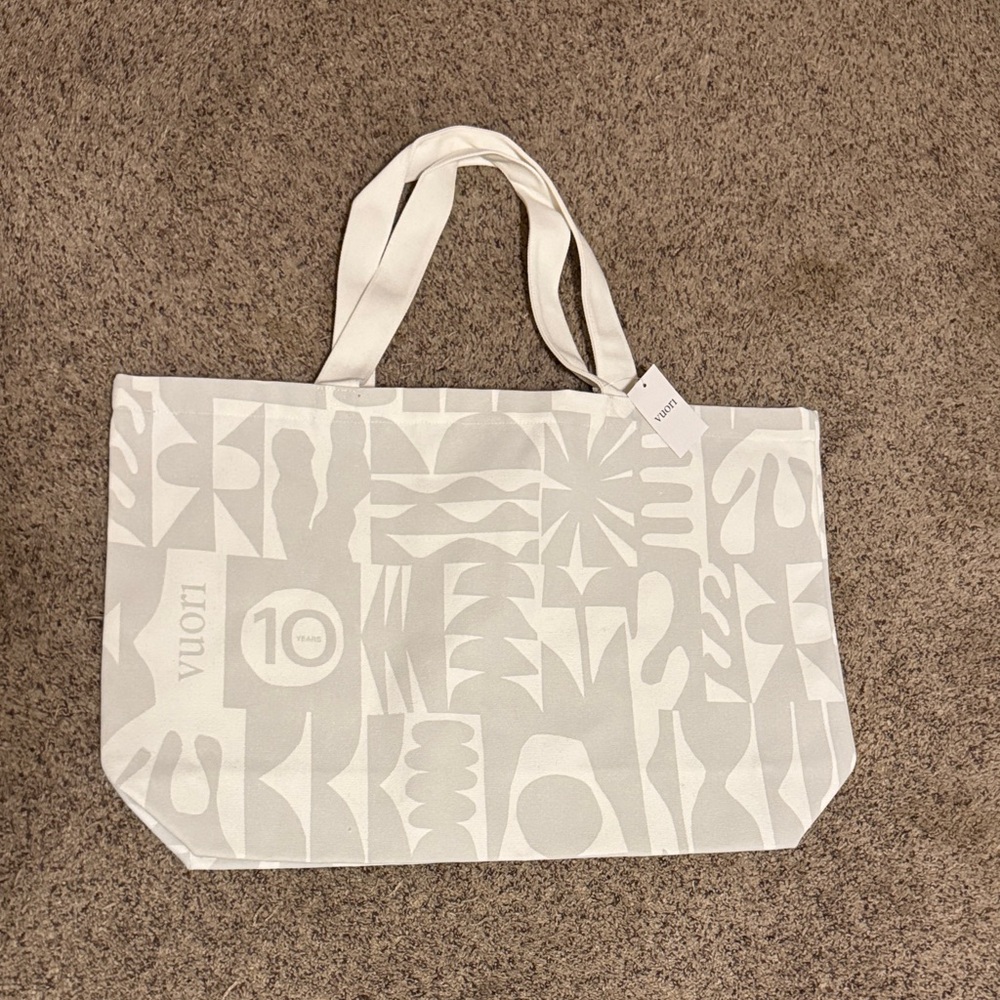 Vuori Geometric Patterned Cream Tote NWT